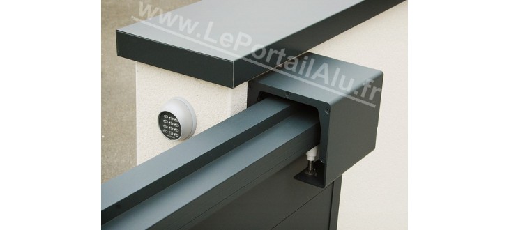portail-coulissant-alu-plein-lame-large-