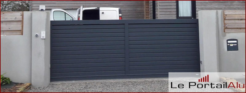 Portail aluminium brise vue persienné