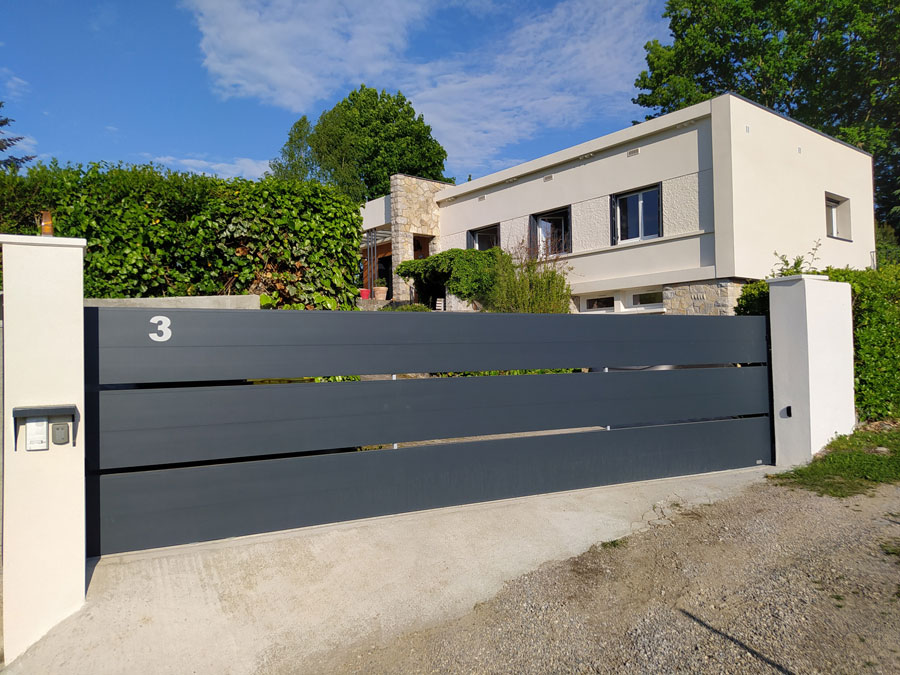 installation portail alu dans l'ariège