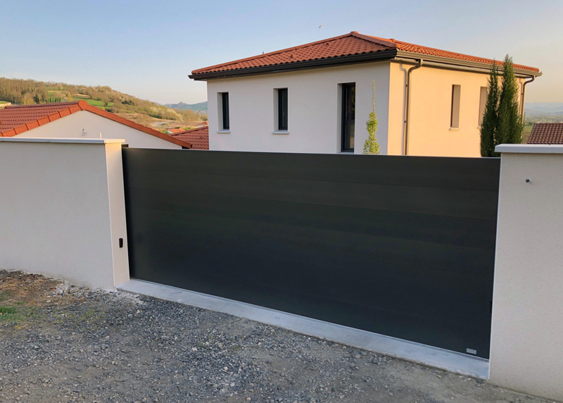 installation portail ajouré dans le 63 à Vic-Le-Comte