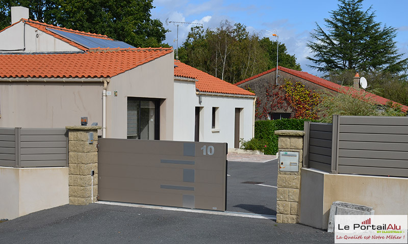 portail et claustra assortis