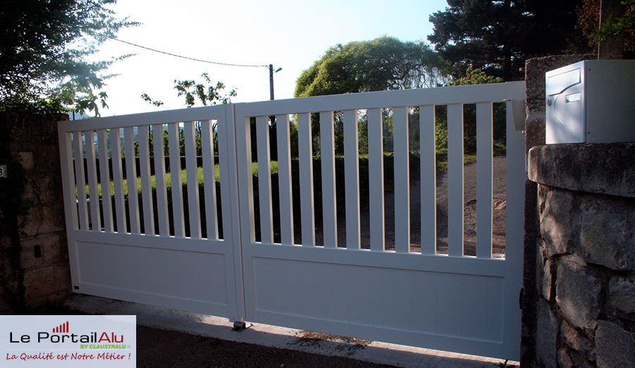 Ouverture alu barreaudage vertical blanc