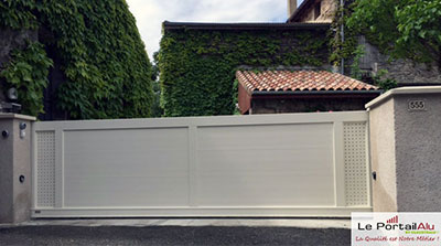 installation portail coulissant alu départ 25