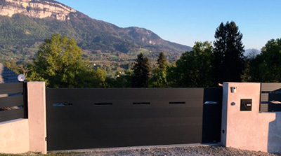 portail moderne à ouverture coulissante gamme lames larges