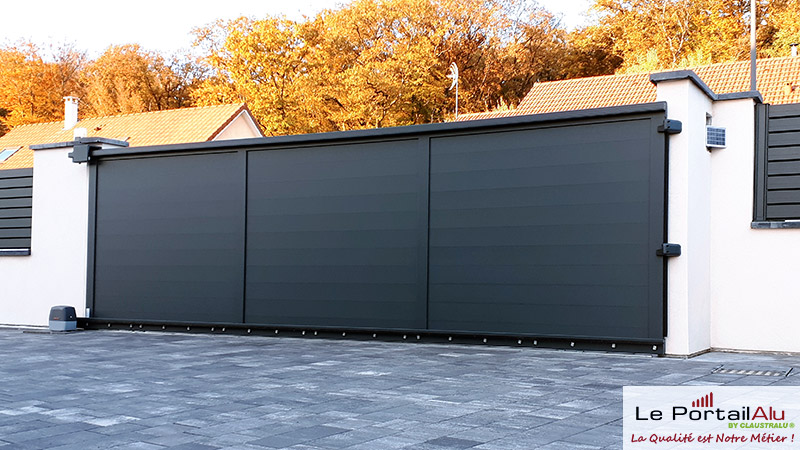portail aluminium lames 150mm de hauteur