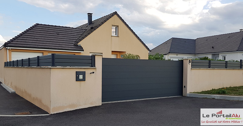 portail en vue extérieure à Navailles Angos